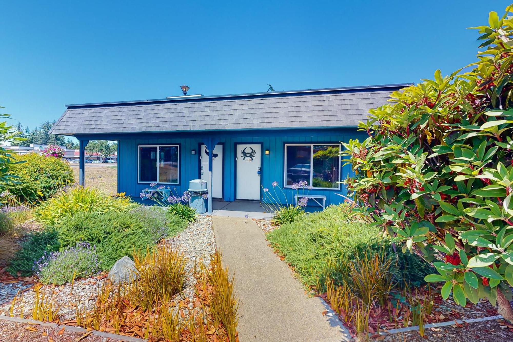 Lamplighter Inn - Tropical Fish Cove And Octopus Encounter Bandon Exterior photo
