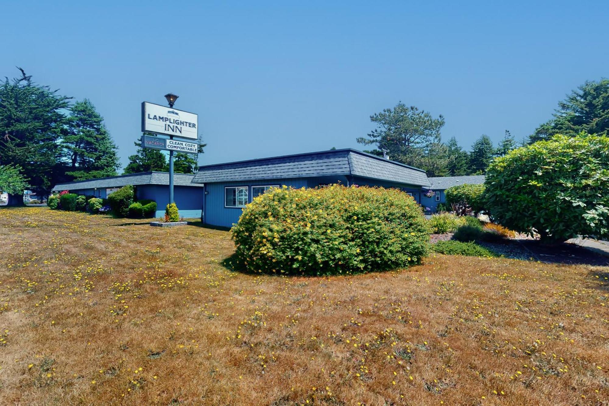 Lamplighter Inn - Tropical Fish Cove And Octopus Encounter Bandon Exterior photo